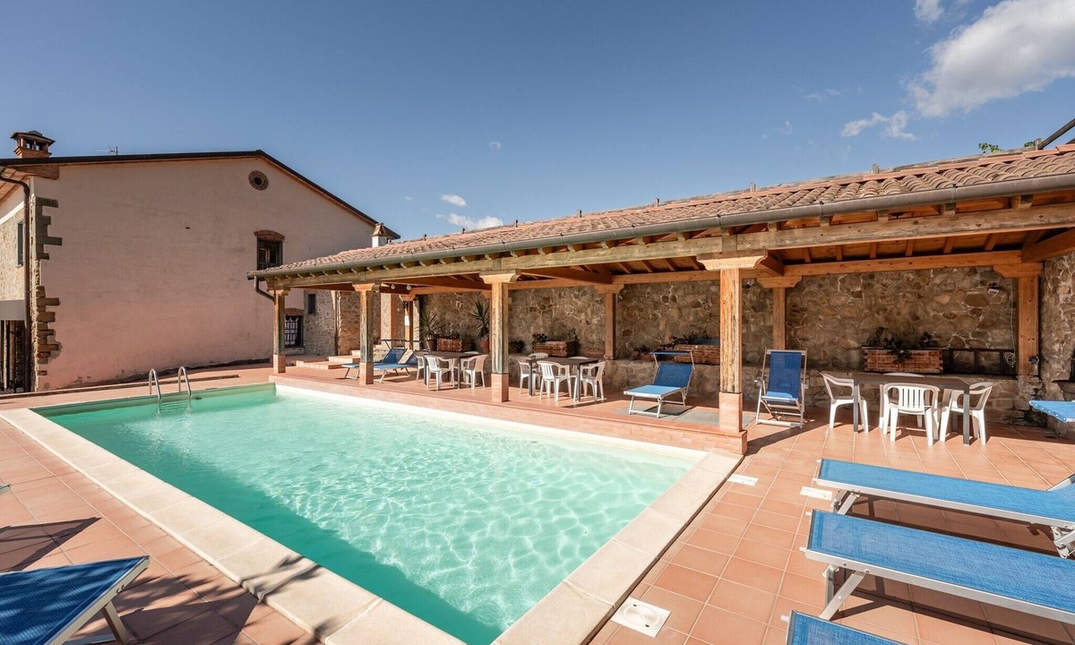 Lamporecchio Other | Holiday Apartment "Le Rondini" with Shared Pool, Shared Garden & Wi-Fi