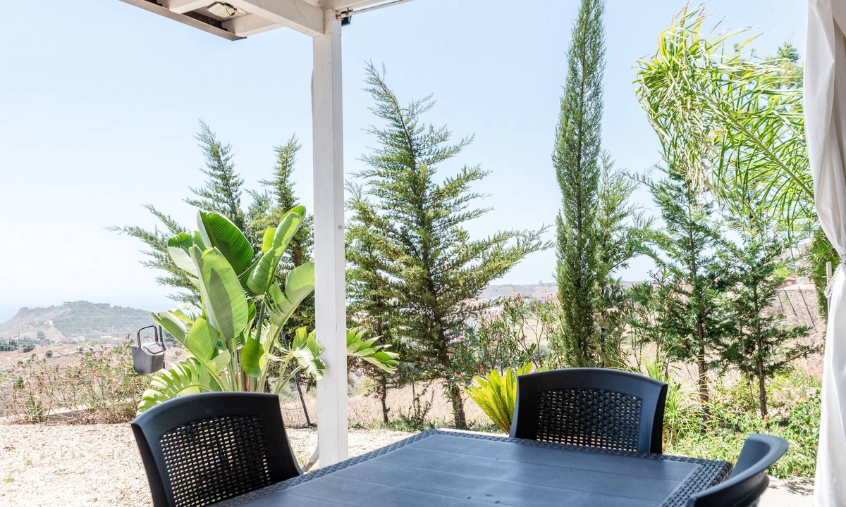 Realmonte Apartment | Holiday Home 'Abbacari 2' with Sea View, Wi-Fi and Air Conditioning