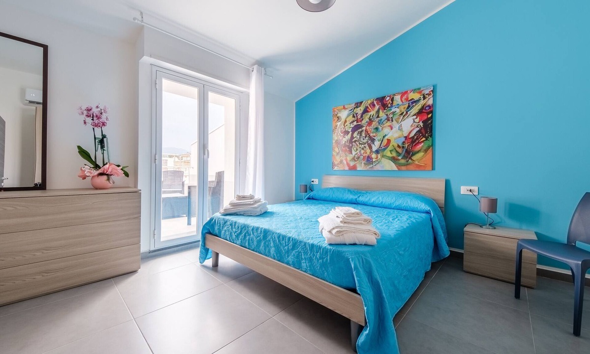 Valdina House | Holiday Home 'Alba's Home - Kandinsky' with Private Terrace, Wi-Fi and Air Conditioning