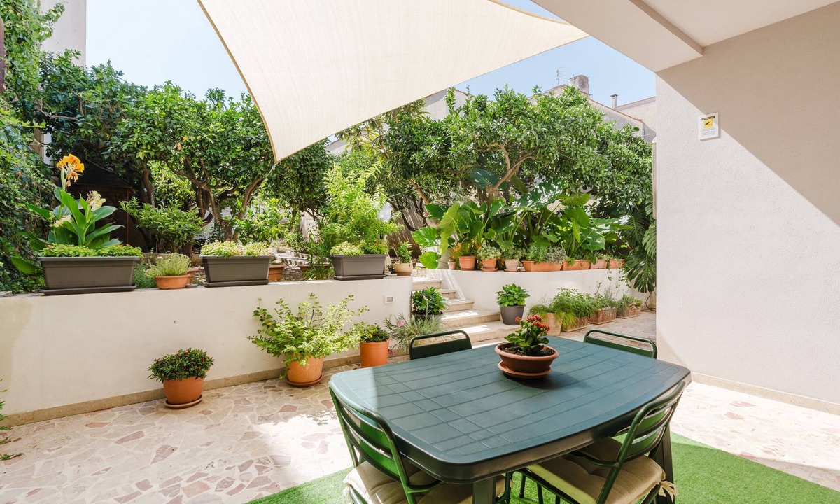 Paparella House | Holiday Home 'Ardesia Vacanze - Valderice' with Private Garden, Wi-Fi and Air Conditioning