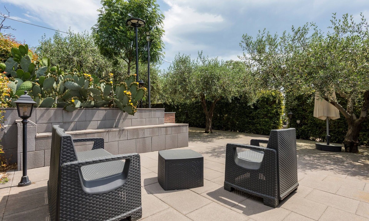 Viagrande House | Holiday Home Casetta delle Rose with A/C and Wi-Fi