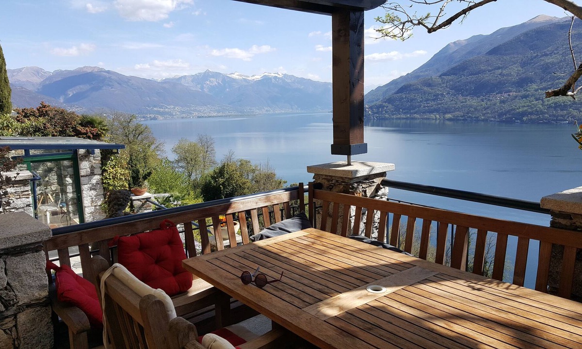 Nizzolino House | Holiday home in Cannobio, overlooking the "Lago Maggiore" annex garden and swimming pool
