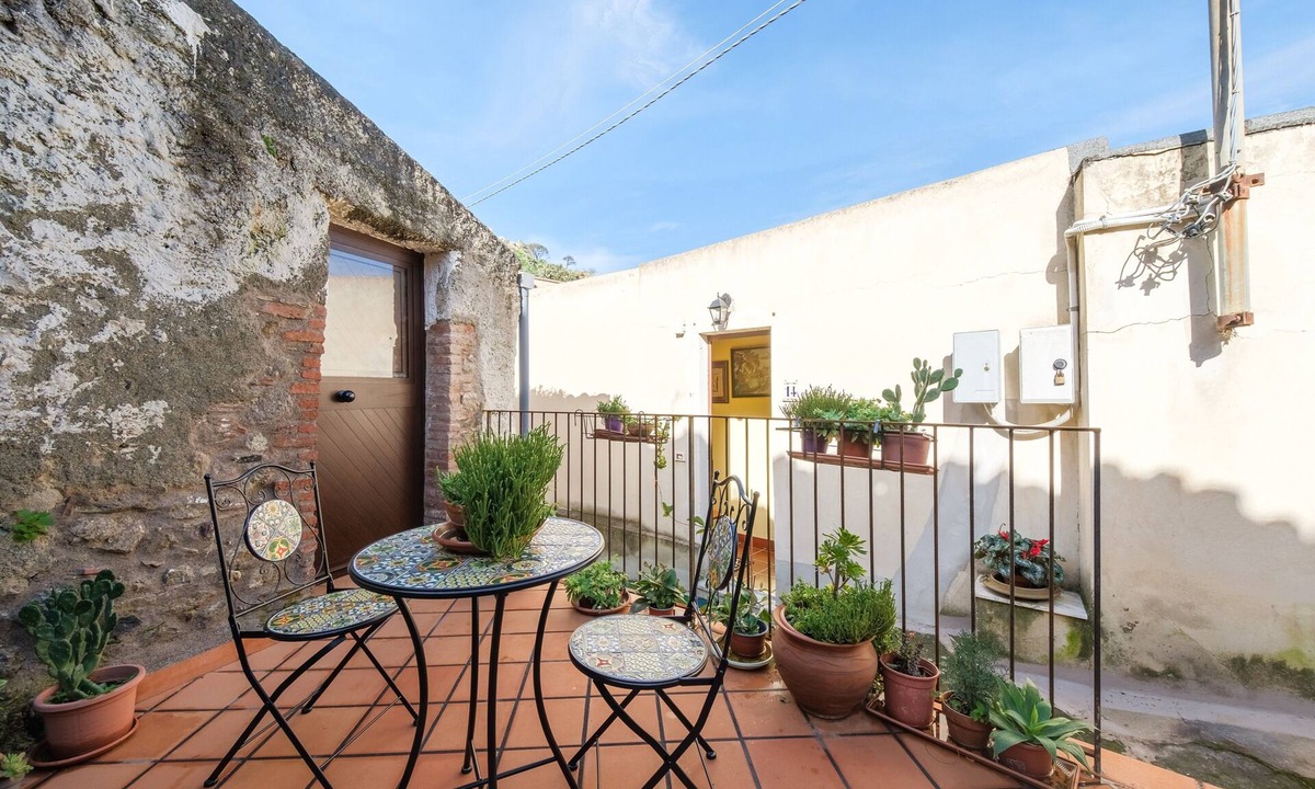 Savoca House | Holiday Home 'Tommaso E Martina' with Mountain View, Wi-Fi and Air Conditioning