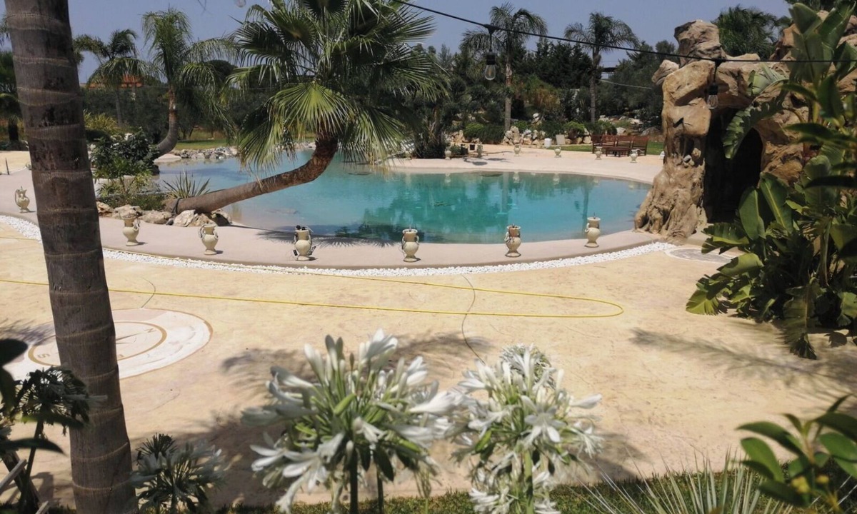 Partinico Apartment | Holiday in paradise: Apartment in villa with pool pond and jacuzzi
