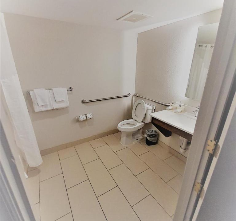 North Raleigh Hotel | Holiday Inn Express Hotel & Suites Wake Forest - Raleigh North by IHG
