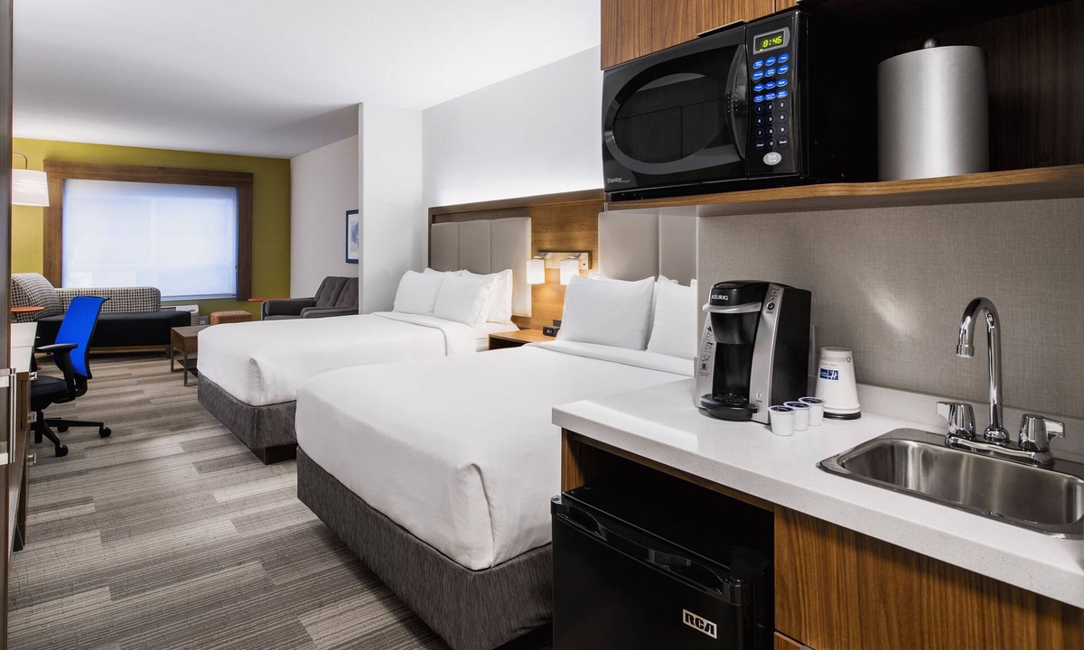 Airdrie Hotel | Holiday Inn Express Hotel & Suites Airdrie-Calgary North by IHG