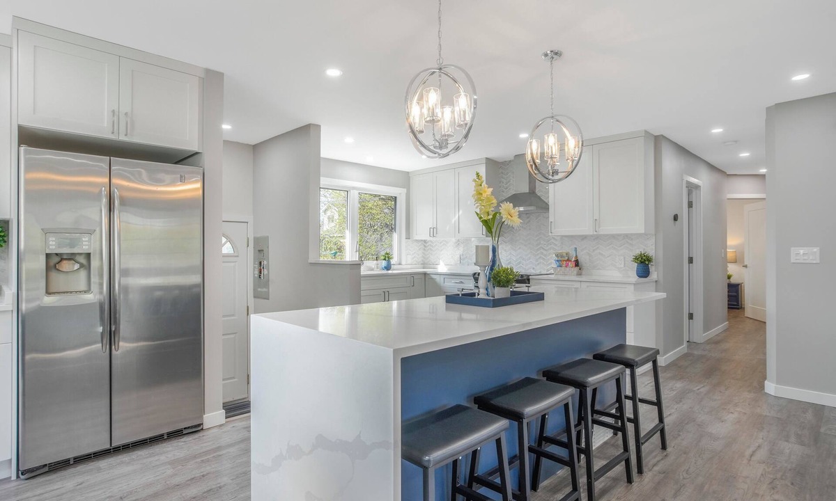 Northeast Edmonton House | Home in Rivervalley!5 Bed 3 FULL Bathrms! AC!Fenced yard. Sleeps 10.BBQ!King bed