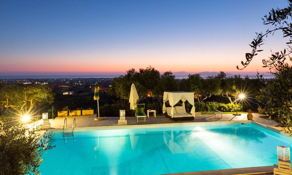 Marsala Apartment | Homerez - Appartement 5 km away from the beach for 10 ppl. with shared pool