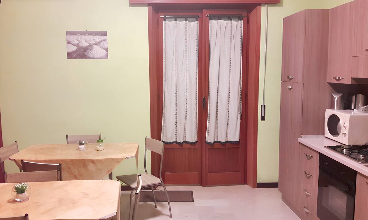 Trapani Apartment | Homerez - Spacious Apartment in Trapani, AC, 100 m²