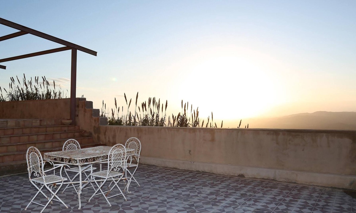 Niscemi House | Homerez - Spacious house for 4 ppl. with sea view, garden and terrace at Niscemi