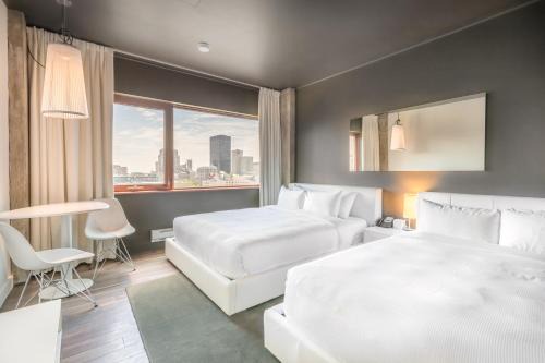 Quartier des Spectacles Hotel | Hotel Zero 1 Montreal