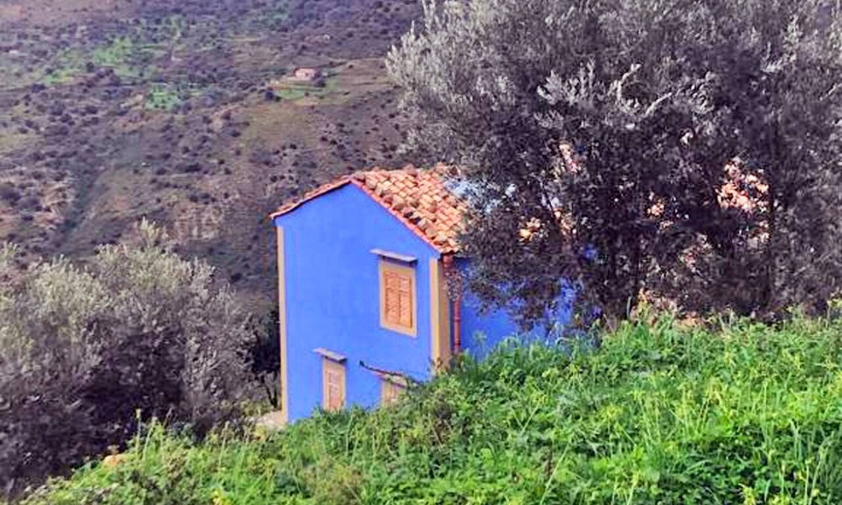 Reitano House | House in the Countryside with Aeolian View