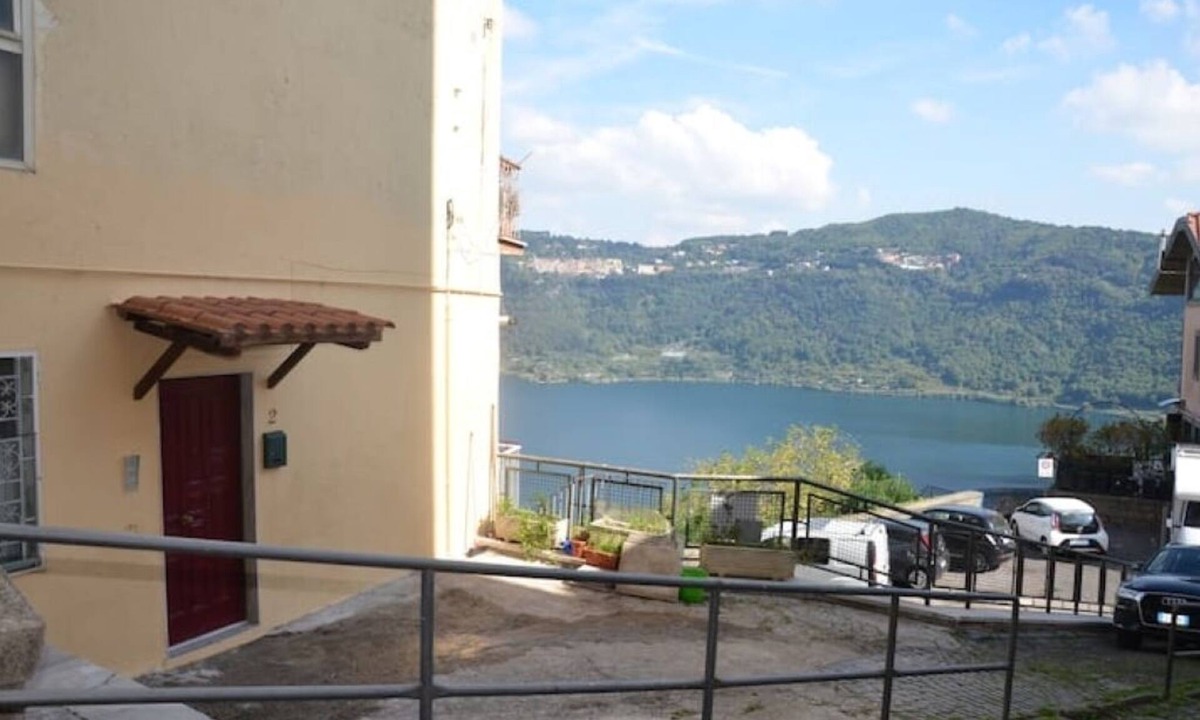 Genzano di Roma Apartment | House with a view of Lake Nemi
