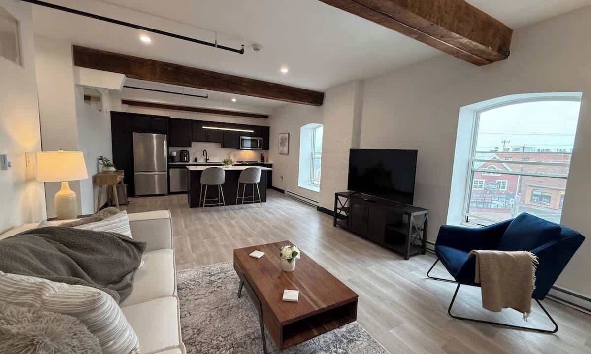 Truro Apartment | Huge 1 BR Downtown with Parking and 6 appliances