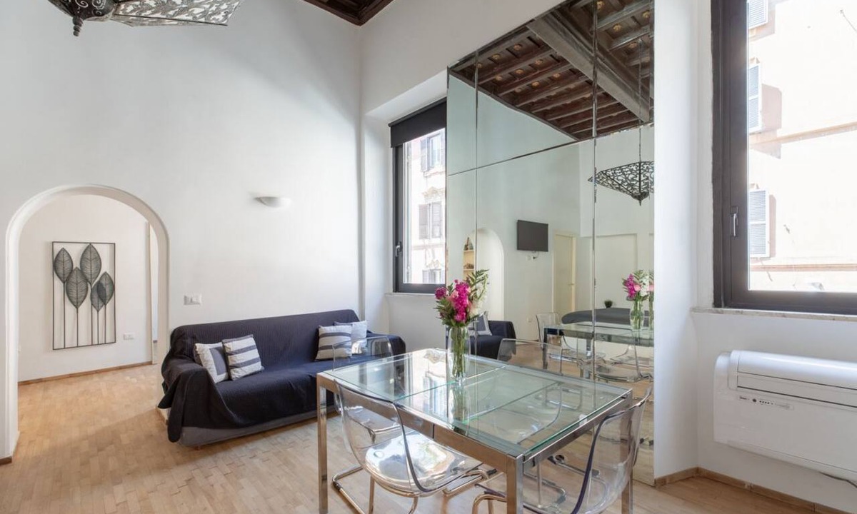 Rione III Colonna Apartment | iFlat | Spanish Steps Brightness