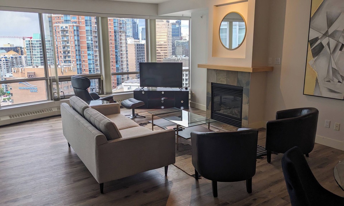 Downtown West End Condo | Impeccable DT Condo/Views/All Amenities/Parking and More!