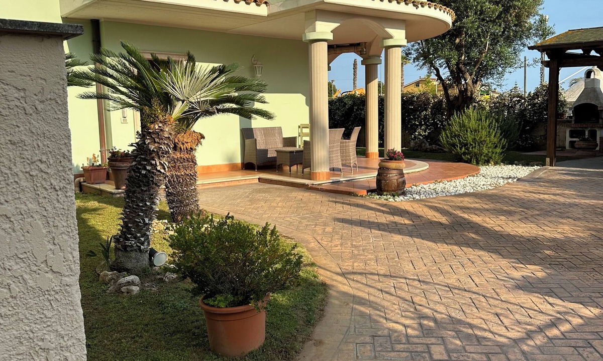 Anzio Villa | In quiet and relaxing setting 1.5km from the sea, suitable for families and friends,
