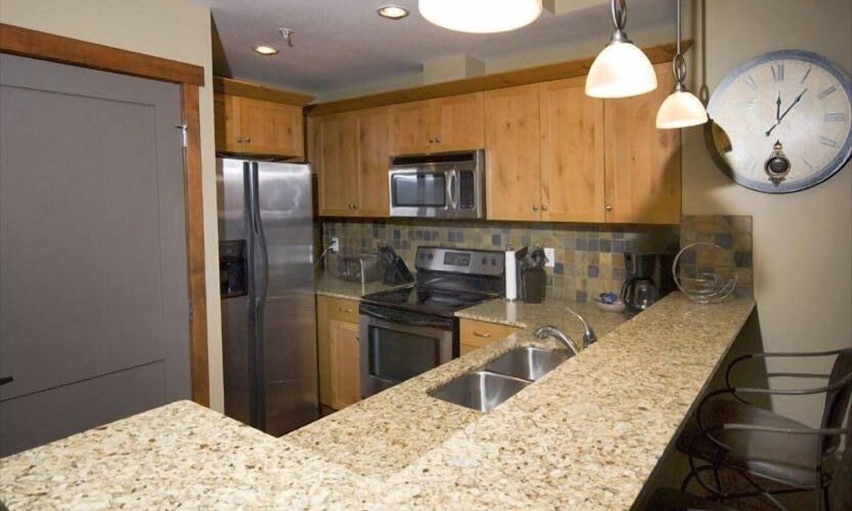 Town Centre Condo | In the HEART of DOWNTOWN CANMORE. Beautiful 2BR/2BA (res-10283)