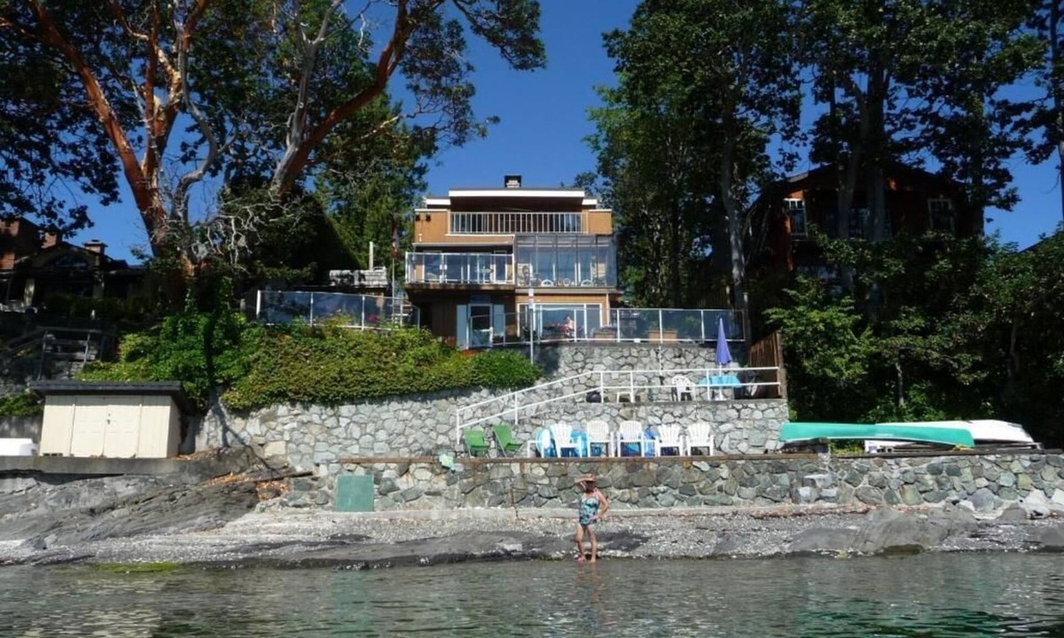 North Saanich Bed & Breakfast | Inlet Beach House B&B
