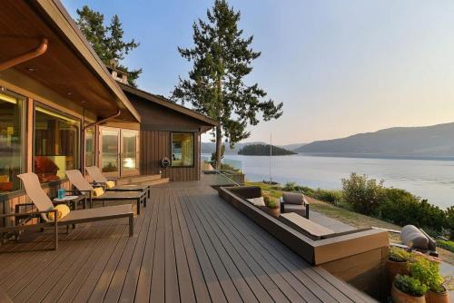 Brentwood Bay House | Island Luxury Oceanside Estate by EMR Vacation Rentals