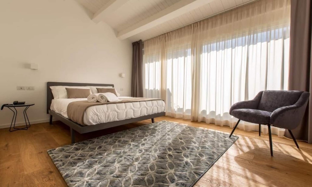 Old Town Apartment | Junior Suite with Terrace - A wisp of smoke