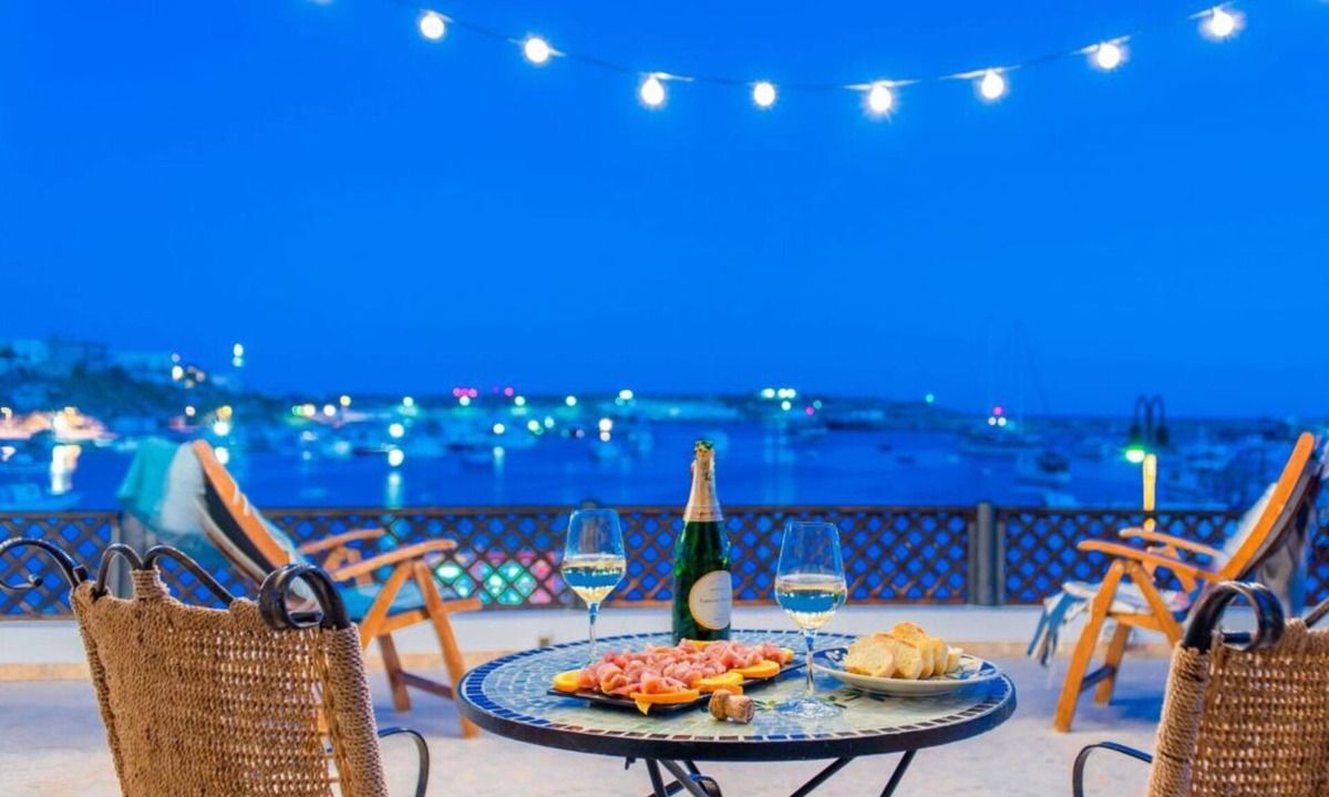 Lampedusa Apartment | Kalammare 2 - Deluxe seafront Apartment