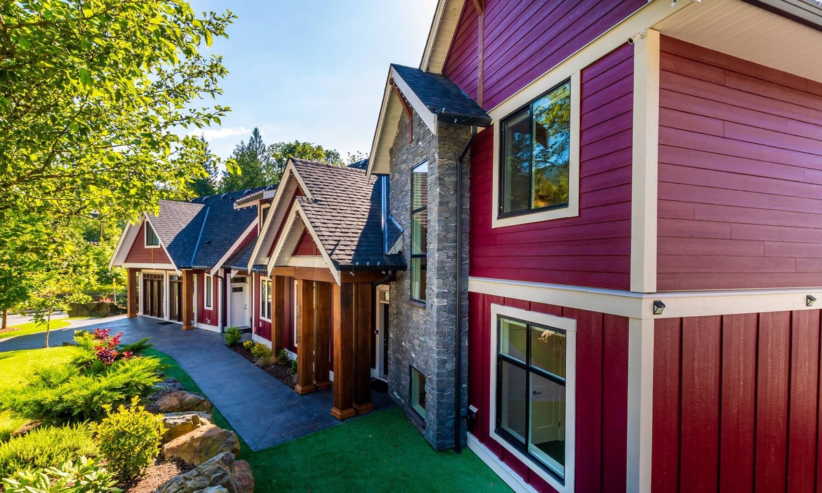 Eastern Hillsides House | Kingston House - Private, Luxurious Living, Full of Amenities