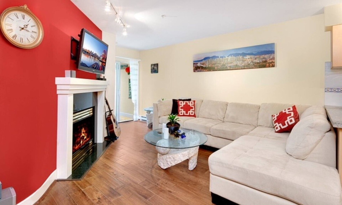 Kitsilano Condo | Kitsilano Apartment | 6 blocks to the beach License number 24-229694