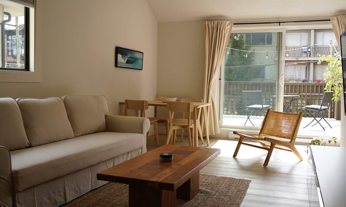 Kitsilano Apartment | Kitsilano Loft w/Sunny deck Parking by the Beach