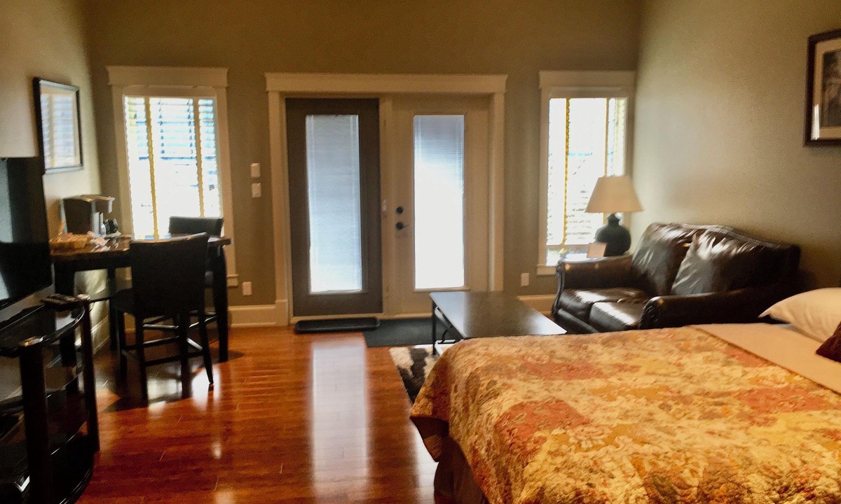 Balfour Apartment | Kootenay Wild Guest Suites - West Arm Suite