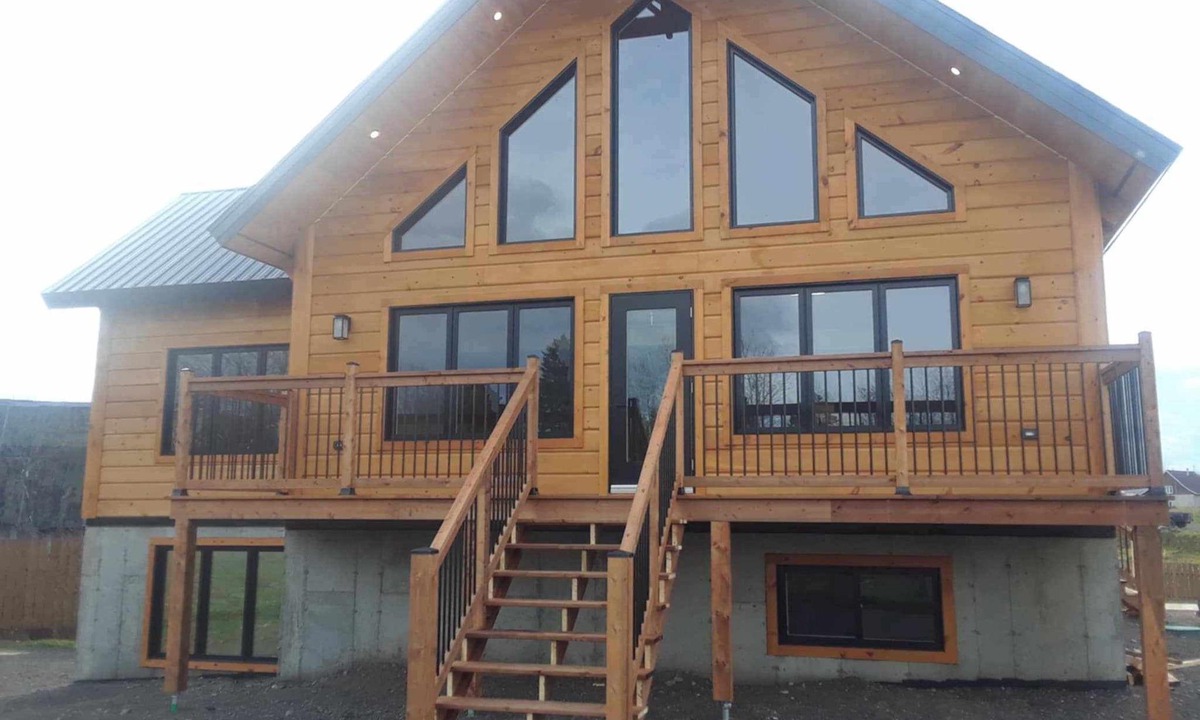 Saint-Onesime-d'Ixworth Cabin | La Cabane aux Chevaux Rustic chalet with view of the horses