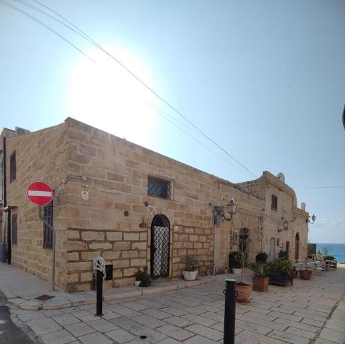 Terrasini House | La casa nella roccia