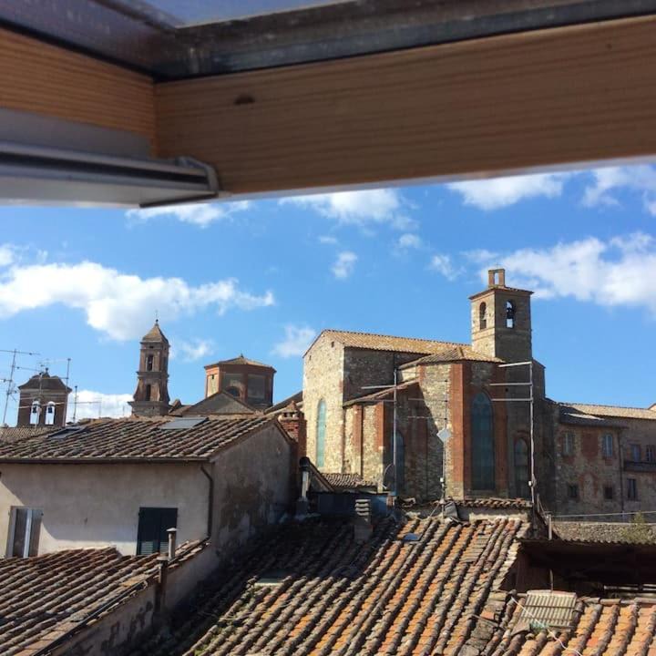 Lucignano Apartment | LA CASA SUI TETTI