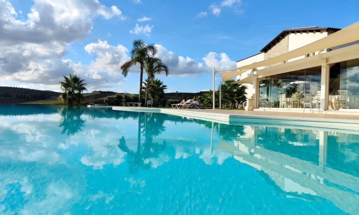 Brucanuova Hotel | La Corte Del Sole