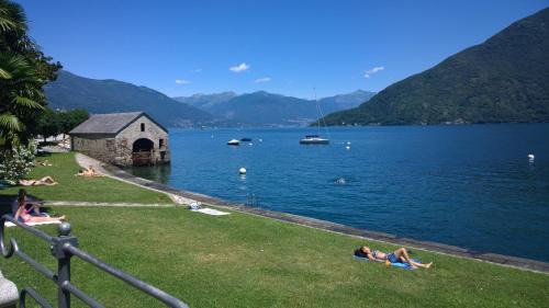 Cannobio Apartment | La Maison Des Lions APPARTAMENTI VACANZE accesso diretto alla spiaggia località Amore