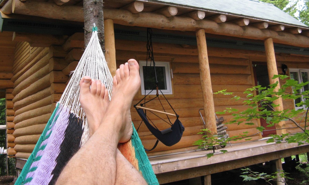 Lunenburg County Cabin | Lakefront log cabin in the woods