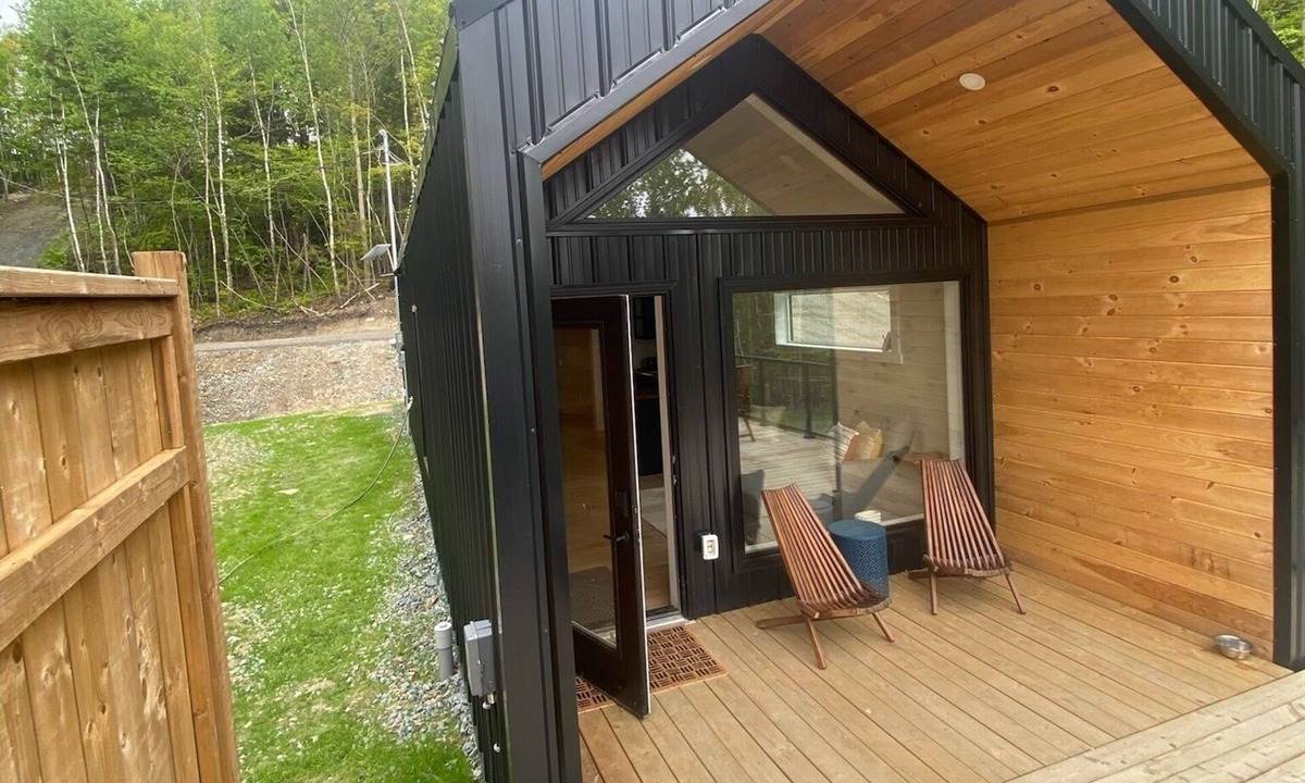 Italy Cross Cabin | Lakefront Luxury Retreat - Luenburg NS