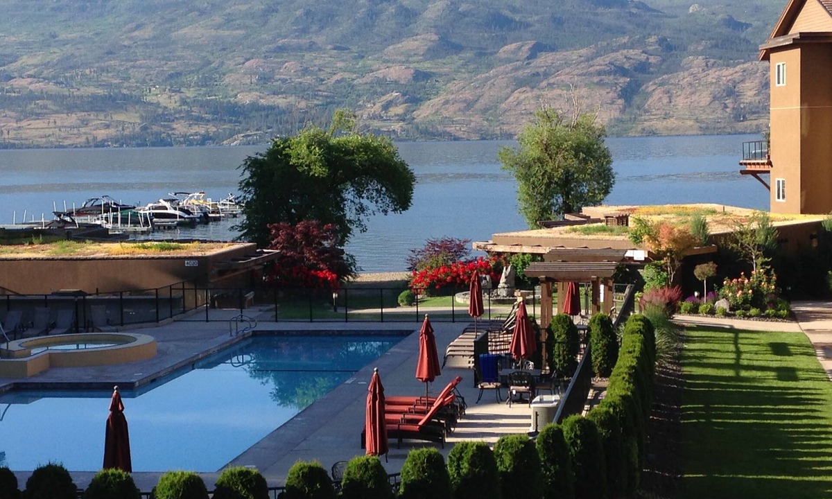 Westbank Condo | Lakefront, pool, hot tub, exc room. Book now for Aug 16