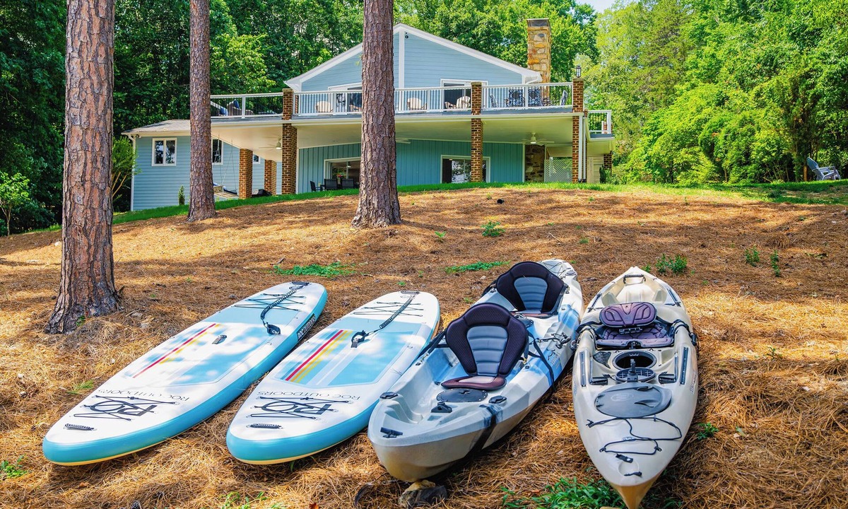 Leasburg House | Lakefront, Stunning Views, Kayaks, SUPs, Game room, Private Dock on Hyco Lake