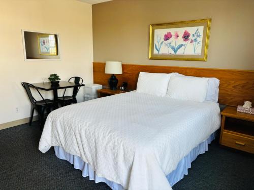Plaster Rock Hotel | Lakeside Stays