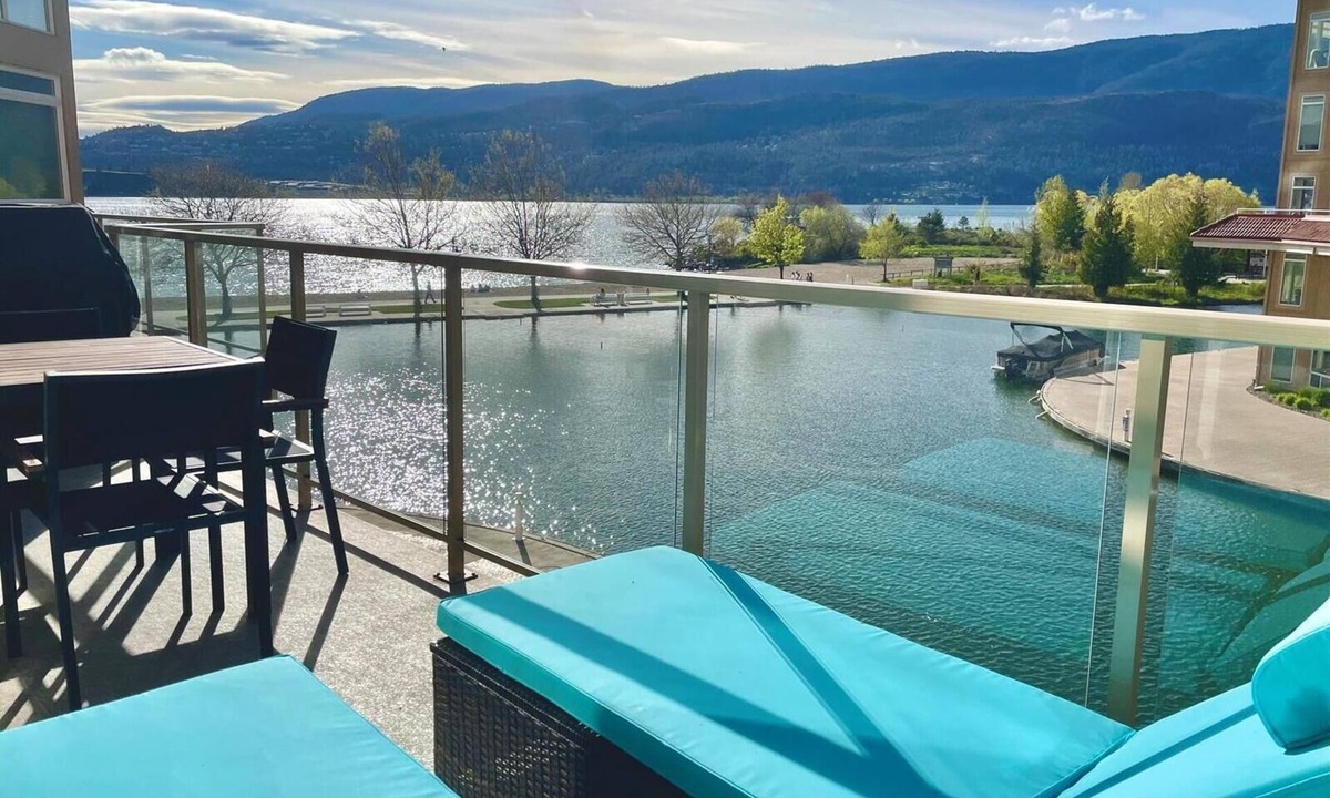 North End House | Lakeview Townhouse in Sunset Waterfront Resort