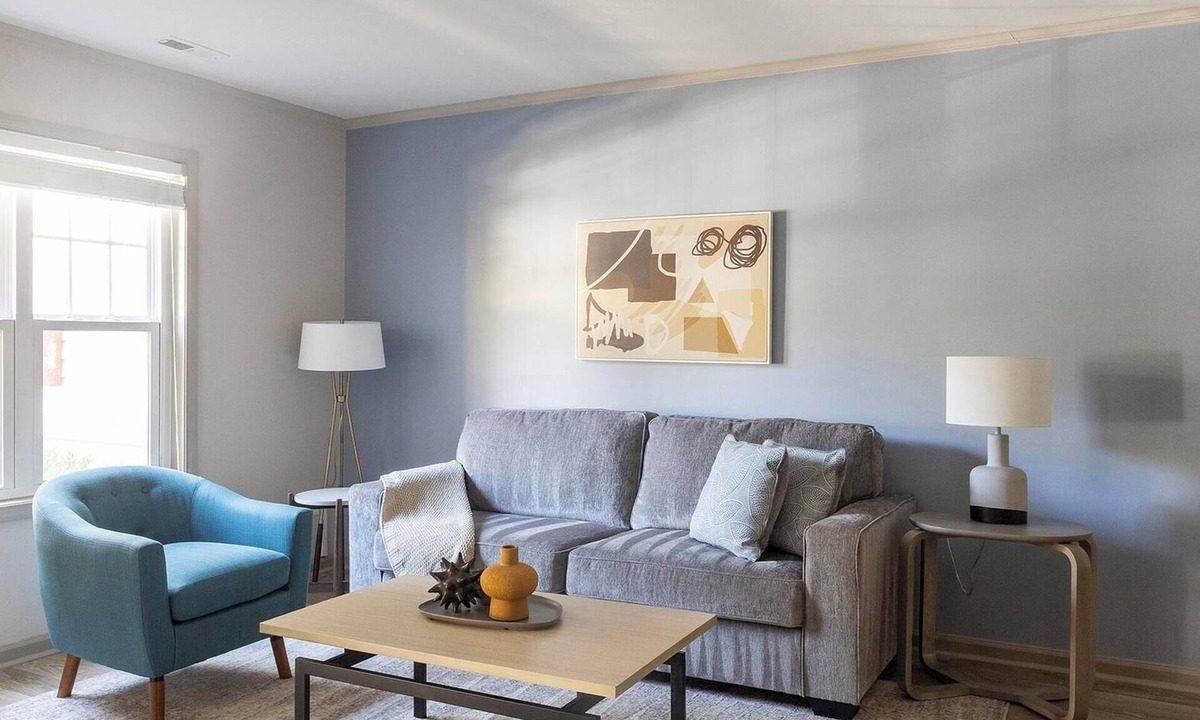 Crabtree Apartment | Landing | Stunning 2BD, Gym, Pool