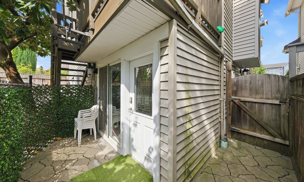 Southwest Gordon Estate House | Langley 2-Bedroom Retreat Modern & Relaxing