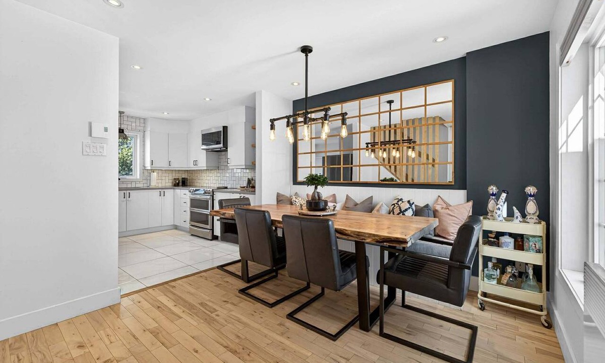 Saint-Mathieu-de-Beloeil House | Large family home with pools, a garden, and a gym – St-Mathieu-de-Beloeil