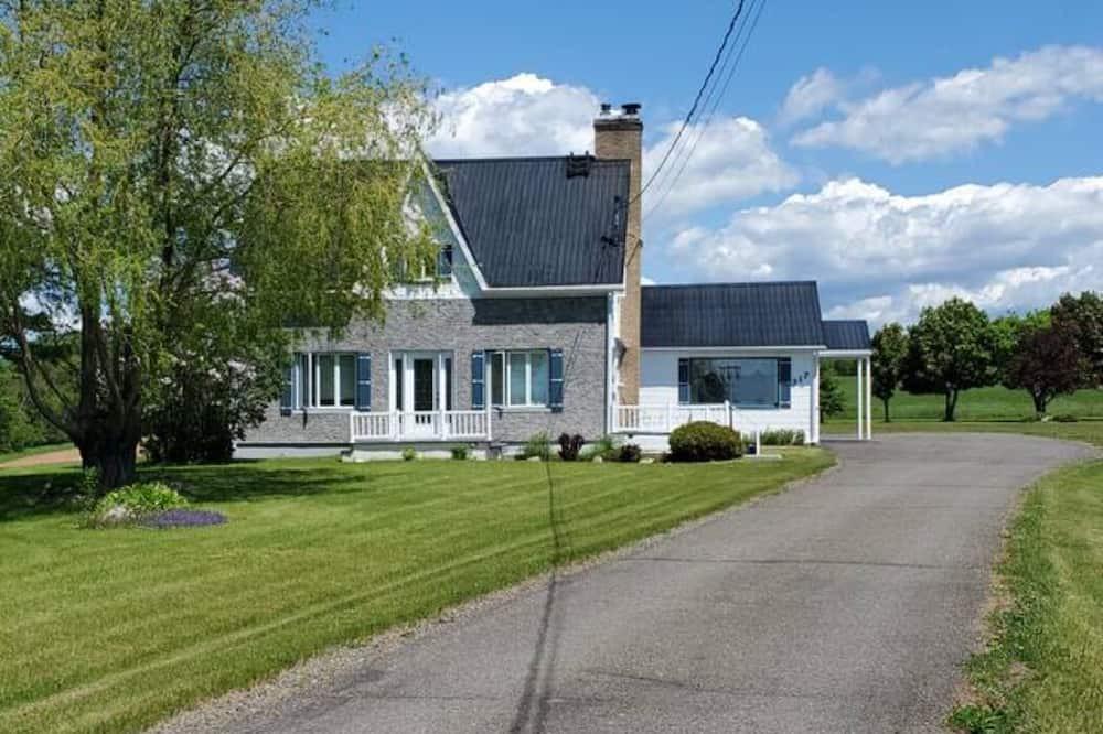 Caplan House | Large family home