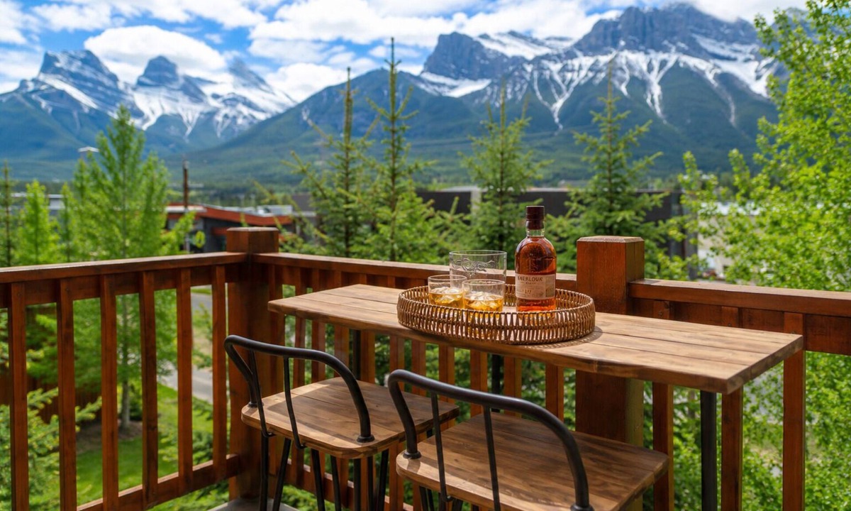 Canmore Condo | Lavish Mountain View Condo - Amazing Views & Resort Perks!