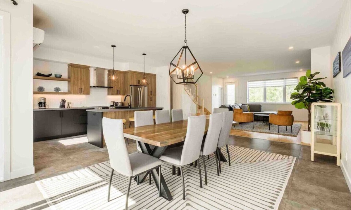 Magog Condo | Le Memph Hirondelle: confortable luminous 3 bedrooms pool spas lake Memphrémagog