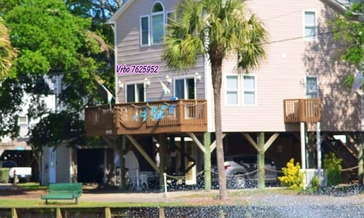 Surfside Beach House | Location! 2 Min Walk to Beach WaterPark Splash Pad New Reno