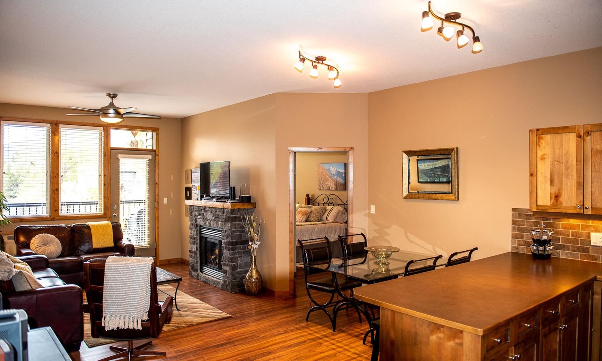 Invermere Condo | Location Location! 2bd2ba Condo in the heart of Downtown Invermere!