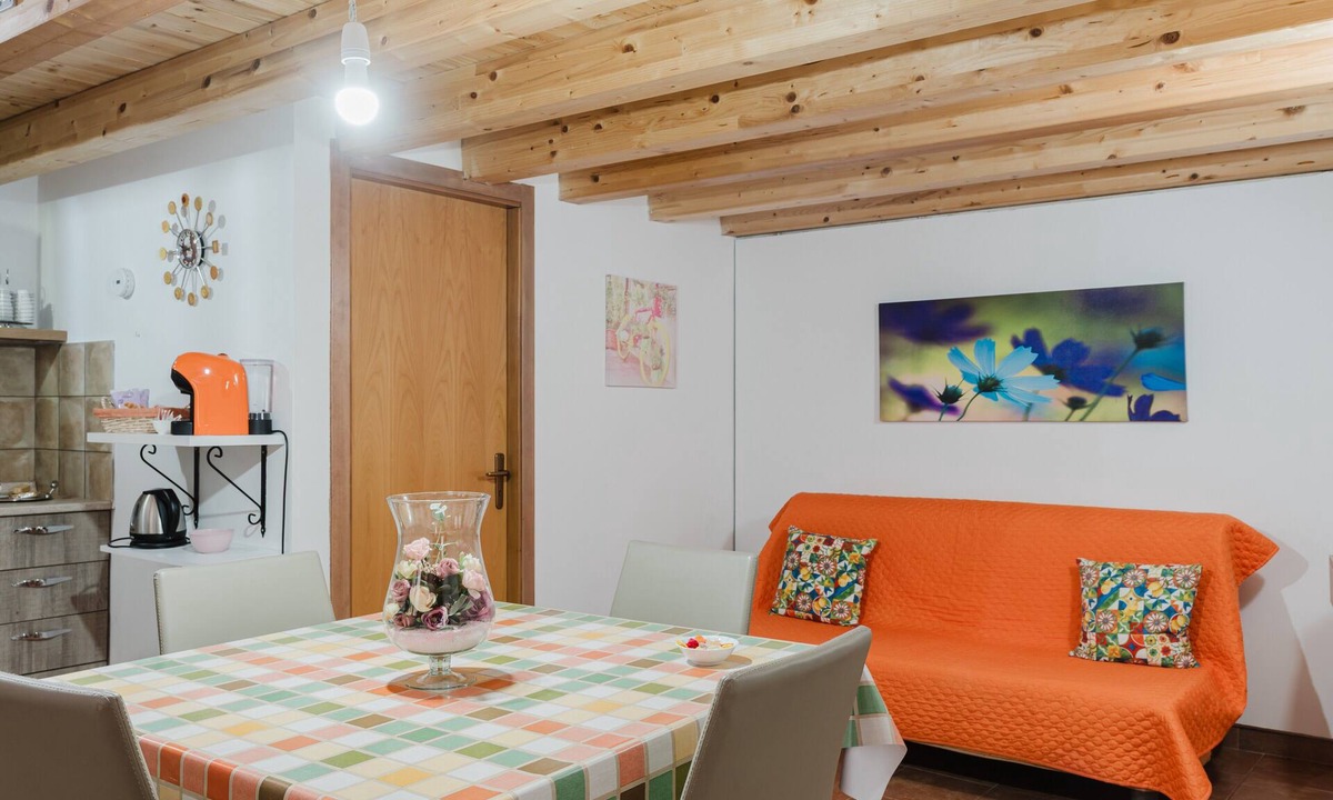 Calatafimi Apartment | Loft 'La Casa di Anita Segesta' with Wi-Fi and Air Conditioning